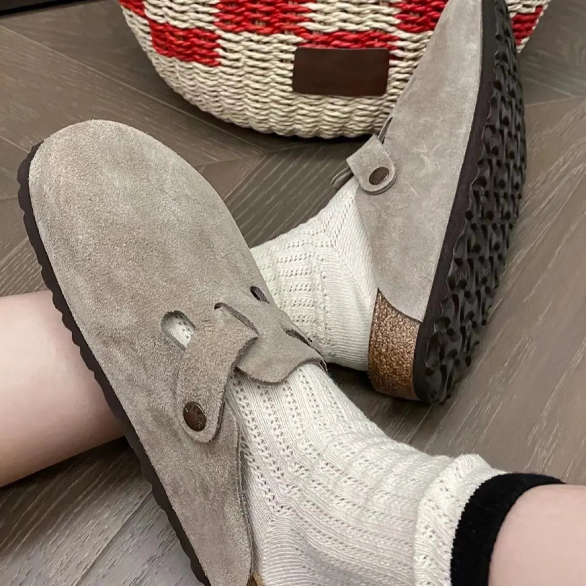 Unisex Wildleder Slip Clogs mit verstellbarem Schnallenverschluss