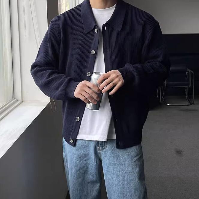Eleganter Strickpullover für Herren mit Knopfverschluss