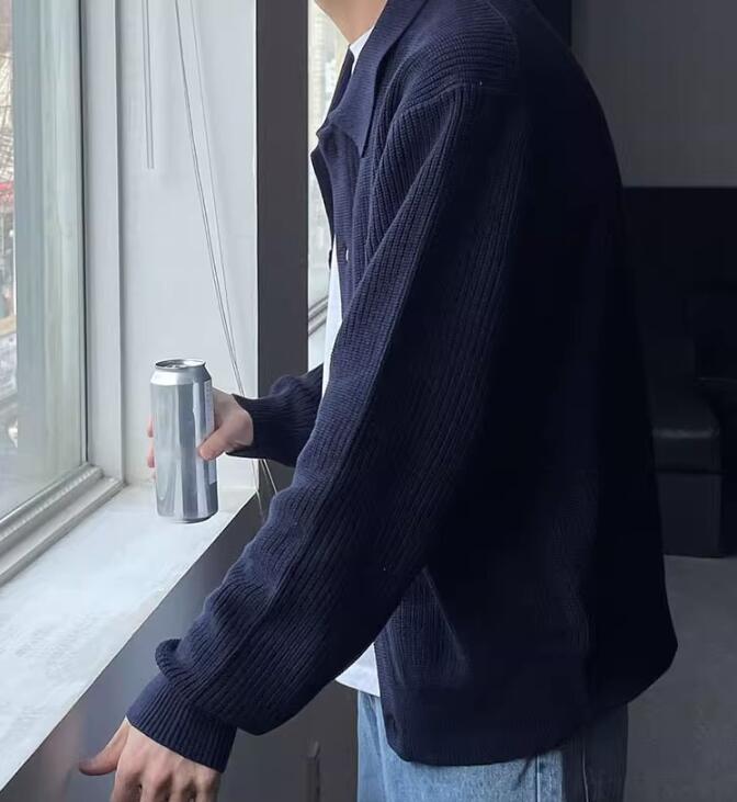 Eleganter Strickpullover für Herren mit Knopfverschluss