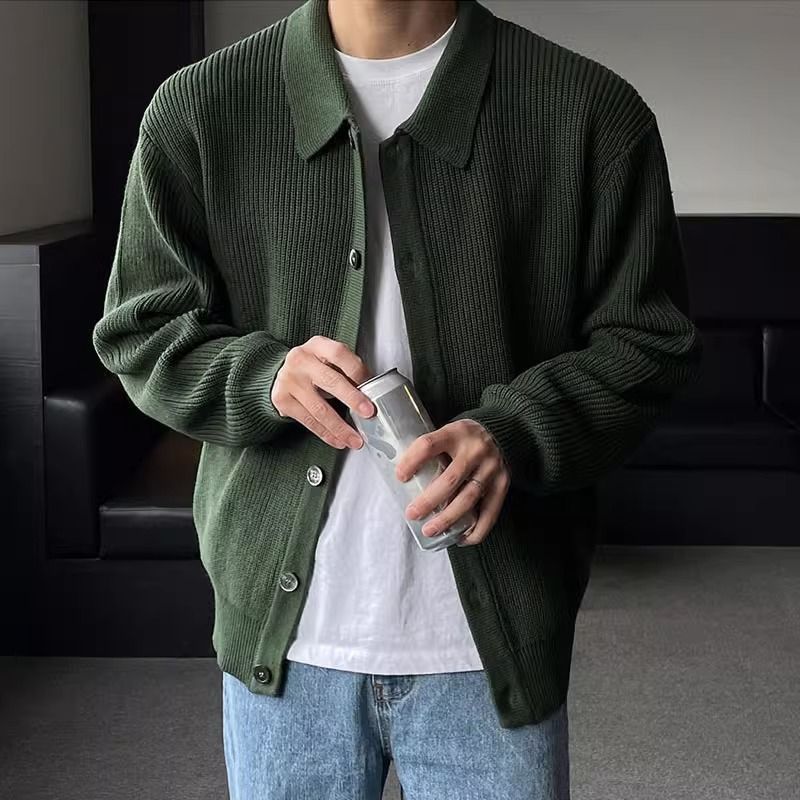 Eleganter Strickpullover für Herren mit Knopfverschluss