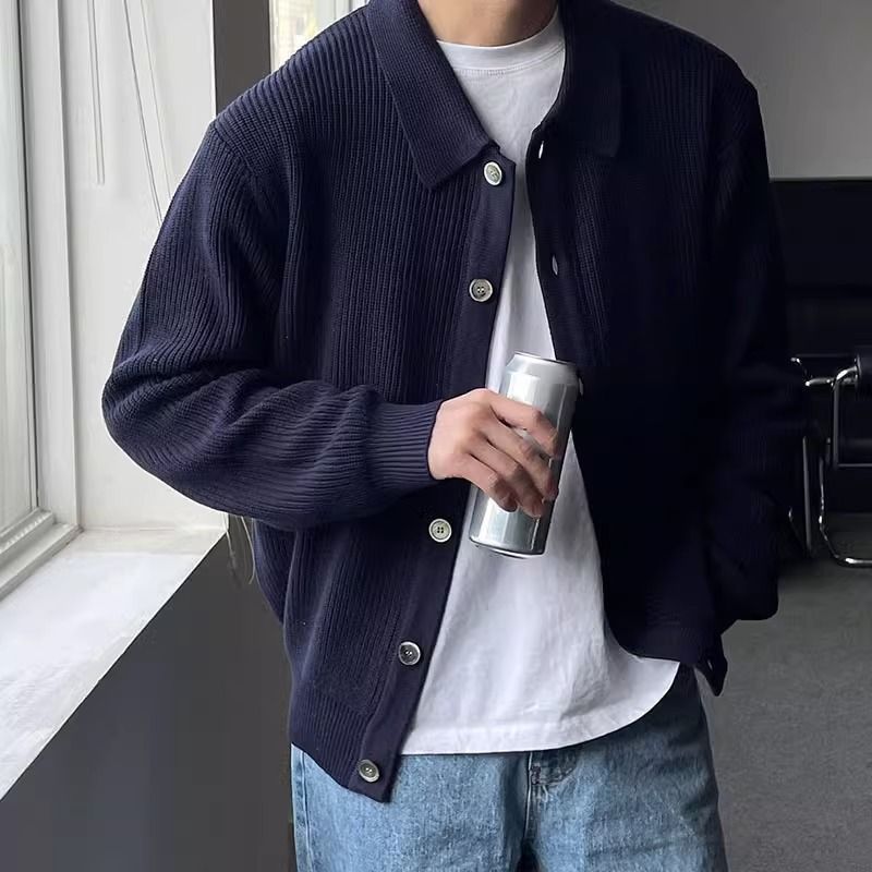 Eleganter Strickpullover für Herren mit Knopfverschluss
